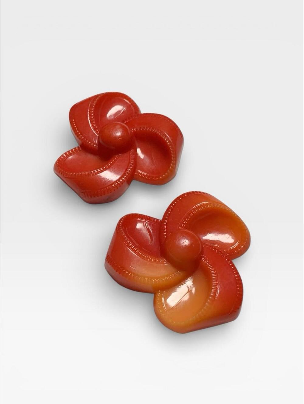 2 LARGE VINTAGE LUCITE Sewing Buttons Red Orange Gradient Bows Ribbon 1.5”